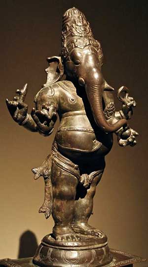 Ganesh: da Pinterest, LH, Cambridge, MA, Standing Ganesha, Tamil Nadu, India. Chola period, 12th Century. Copper alloy. South and Southeast Asian Galleries, Metropolitan Museum, New York City.